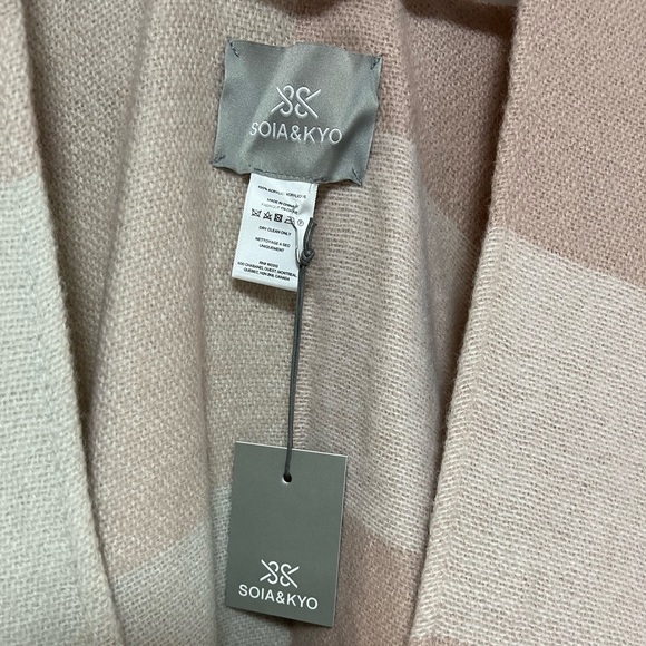 SOAI&KYO Scarfigan - soft pink and cream - Picture 2 of 3